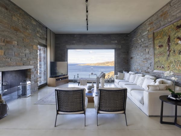 A picture window overlooking the sea and effortless access to the main terrace.